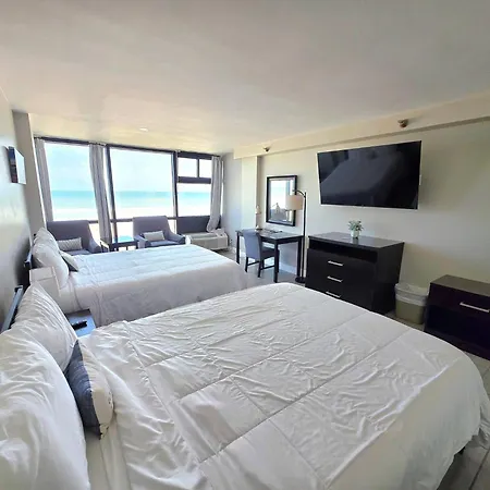 Oceanfront Studio 2 Queen Beds Kitchenette & Pool